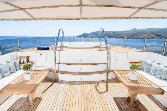 Shaded Sun Deck - Jacuzzi