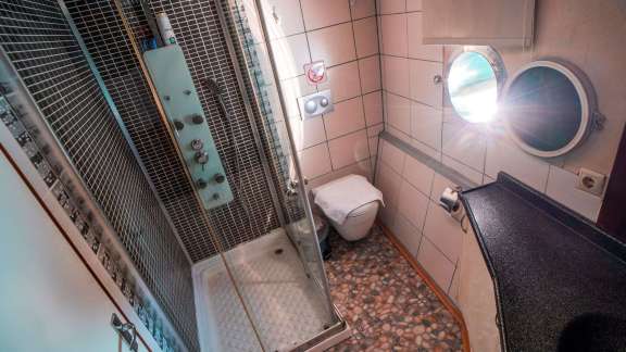 Image of WHITE SWAN yacht #9