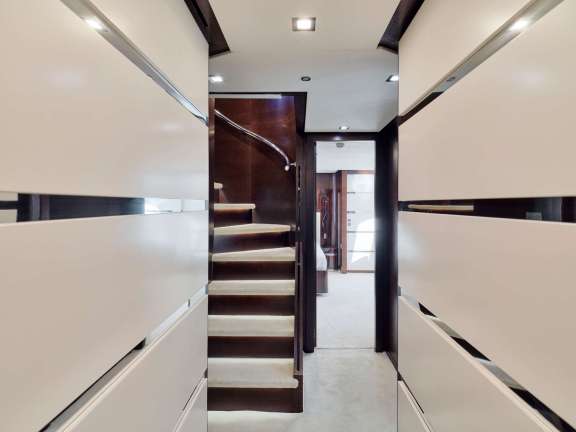 Image of HAKUNA MATATA yacht #13