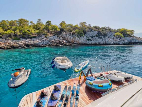 Image of HAKUNA MATATA yacht #18