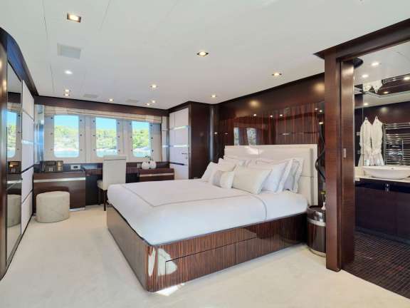 Image of HAKUNA MATATA yacht #8