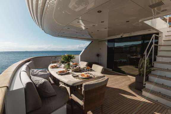 Main Deck Aft Dining Area