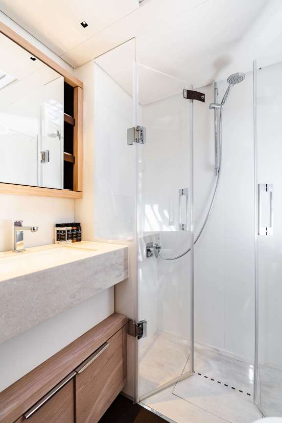 Image of WHITE CAPS yacht #10