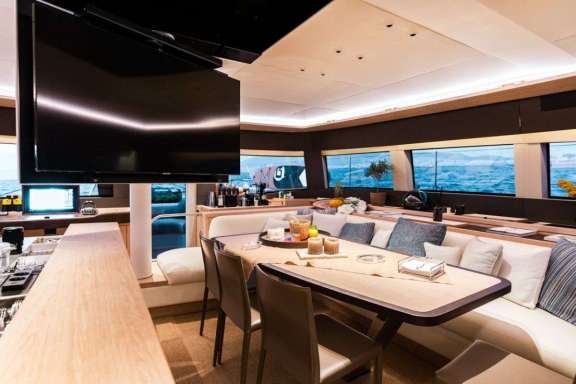 Image of WHITE CAPS yacht #2