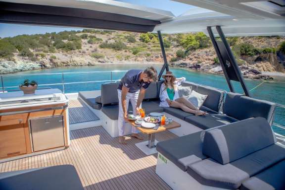 Foredeck with sunbeds