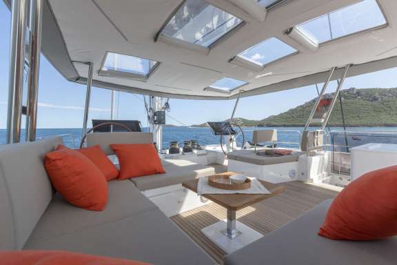 Aft deck seating/ dining area