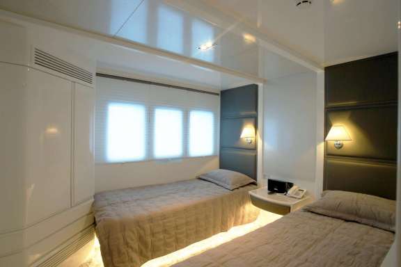 Image of REM yacht #8