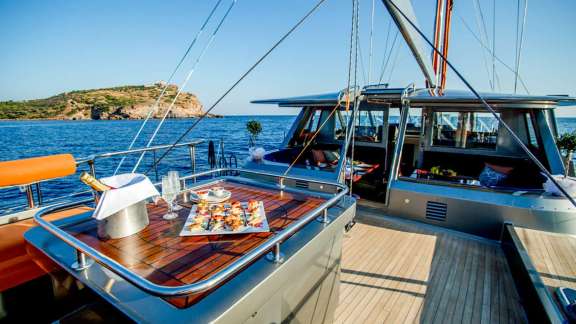 Aft deck seating area