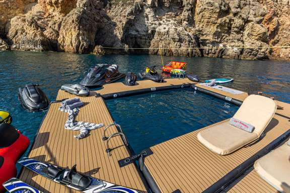 Image of CAN’T REMEMBER yacht #18