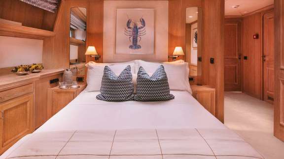 Image of NATALIA V yacht #16