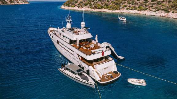 Image of NATALIA V yacht #3