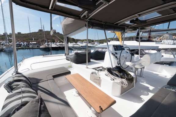 Image of Blue Horizon yacht #18