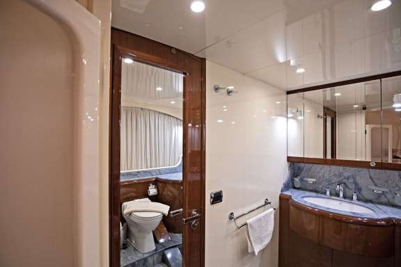 VIP cabin en-suite facilities
