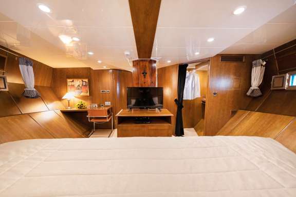 Arktouros Master Cabin