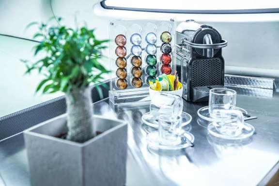 Image of SUMMER THERAPY yacht #18