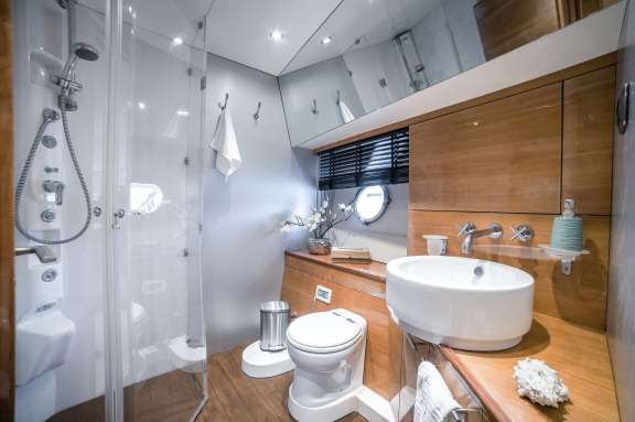 VIP cabin en-suite facilities