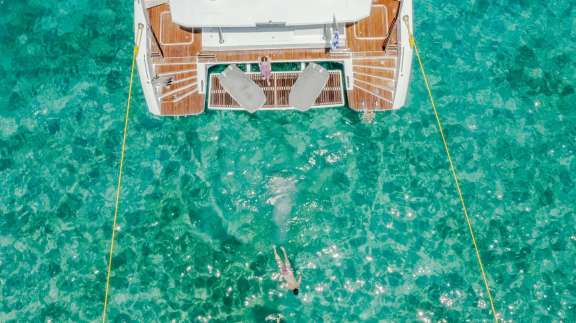 Sunbeds on flybridge