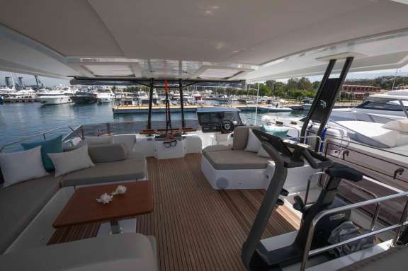 Foredeck seating area