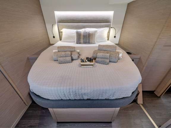 Image of EQUINOX yacht #15