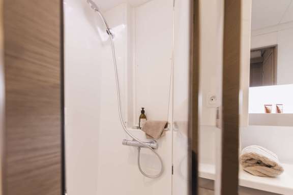 Guest Cabin bathroom