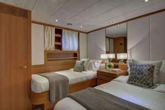 Twin cabin