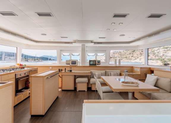 Image of AURA yacht #2