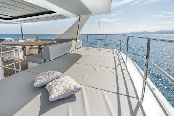 Flybridge sunbed