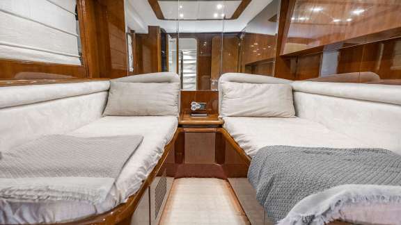 Motor Yacht Titan Guest Cabin2