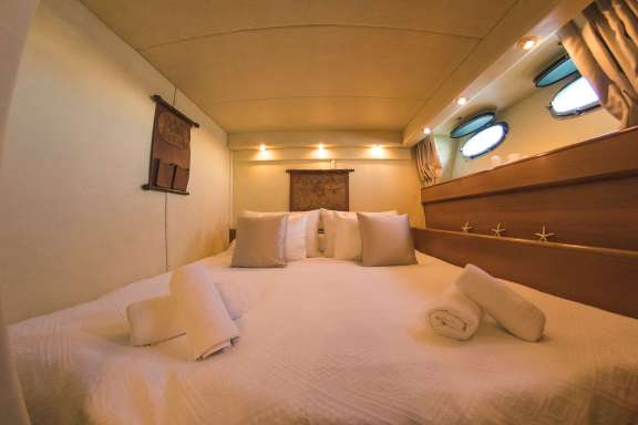 Convertible twin cabin