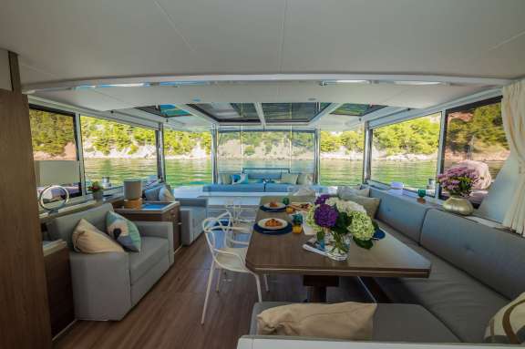 Image of OCEAN LOUNGE yacht #17