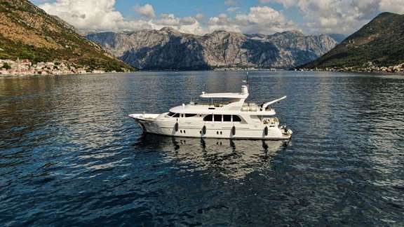 Image of LARGO yacht #13