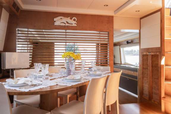 Dining alternate view