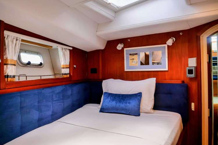 Double cabin forward