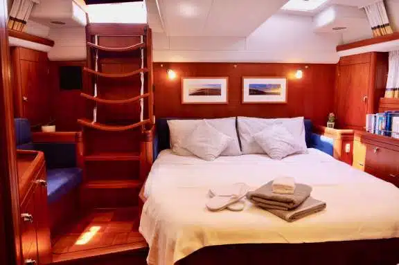 Double cabin forward