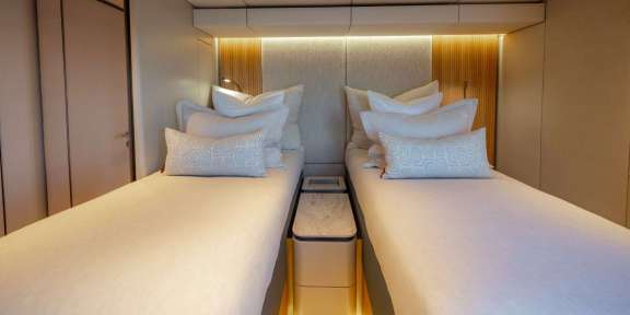 Image of APOLLO 99 yacht #11