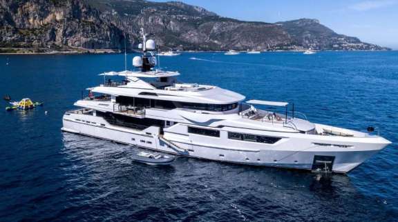 Sundeck Aft - Lounge Area