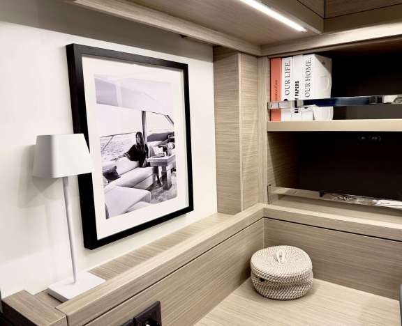 aurelia interior details