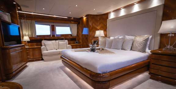 Sundeck Jacuzzi - Lounge Area