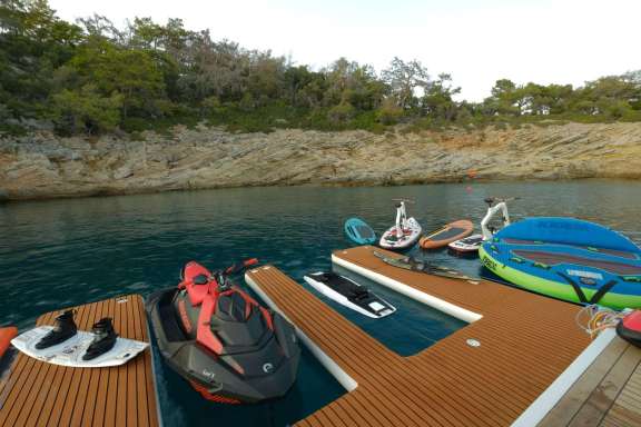 Image of LOVE T yacht #11