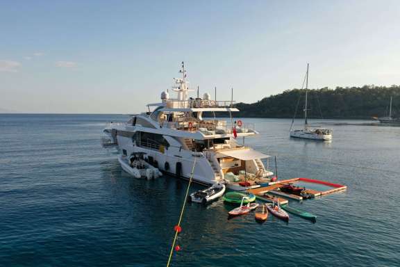 Image of LOVE T yacht #4