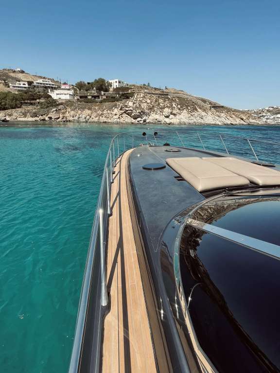 Image of 007 yacht #11