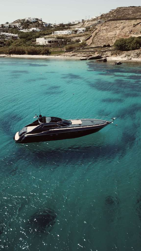Image of 007 yacht #8