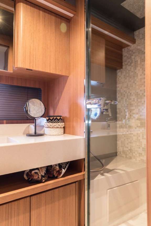 Image of SIR HENDRIK yacht #11