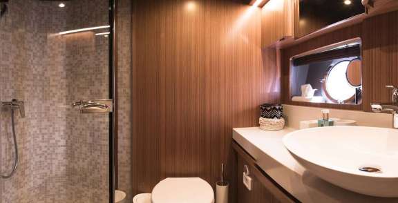 Image of SIR HENDRIK yacht #9