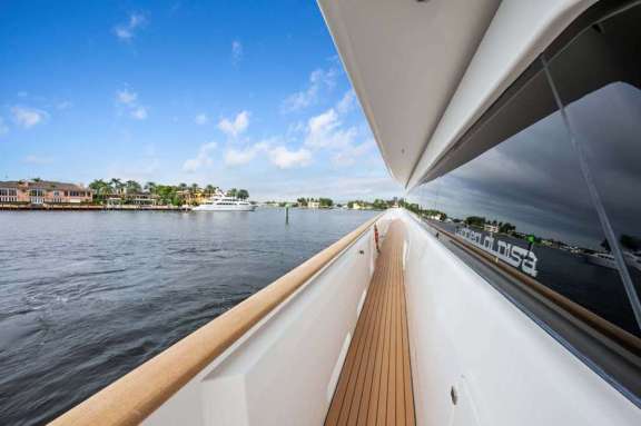 Sundeck Bar and Lounge Area