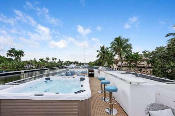 Sundeck Jacuzzi