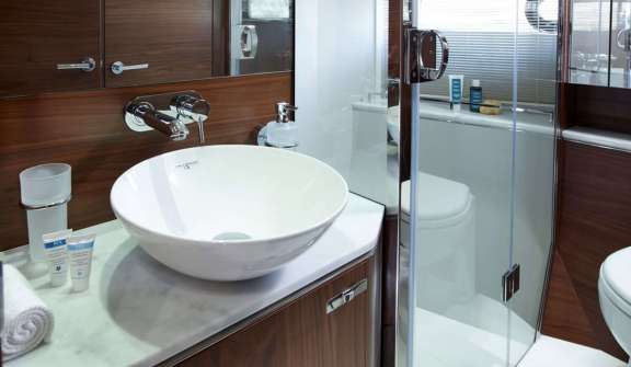 Image of FAR & AWAY yacht #16