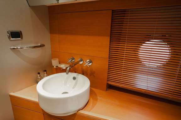 Image of Blue Wave yacht #17