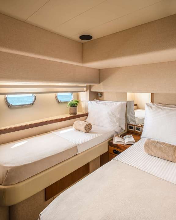 Image of ESCAPE yacht #12