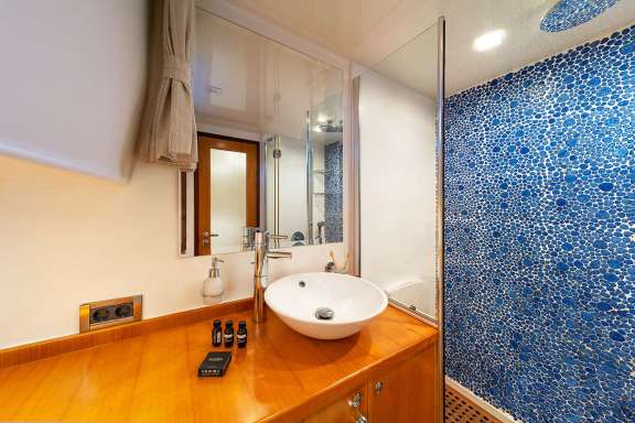 Double Cabin Bathroom